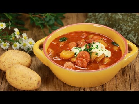 Omas Kartoffelgulasch mit Würstchen – Erdäpfelgulasch mit Frankfurtern – Potato stew with sausages